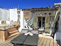 Sea Side Studios & Houses