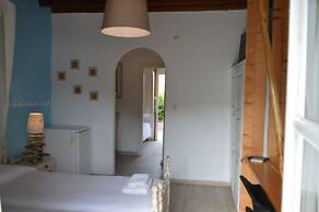 Sea Side Studios & Houses