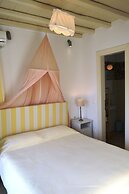 Sea Side Studios & Houses