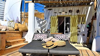 Sea Side Studios & Houses