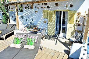 Sea Side Studios & Houses