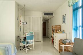 Sky View Beach Studio - Montego Bay Club