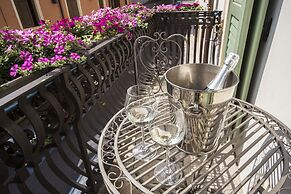 Lady Capulet Apartments