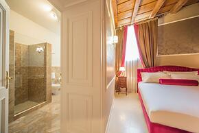 Lady Capulet Apartments