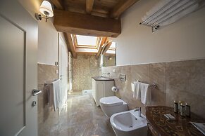 Lady Capulet Apartments