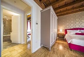 Lady Capulet Apartments