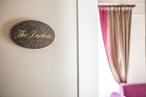 Lady Capulet Apartments