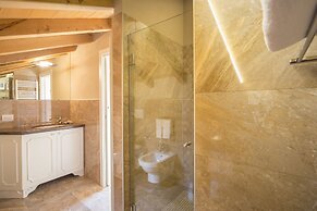 Lady Capulet Apartments