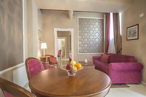 Lady Capulet Apartments