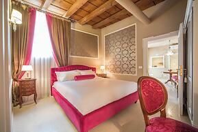 Lady Capulet Apartments