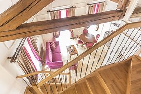 Lady Capulet Apartments