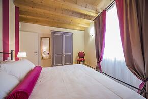 Lady Capulet Apartments