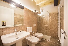 Lady Capulet Apartments