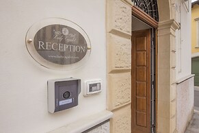 Lady Capulet Apartments