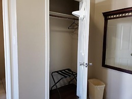 Crossroads Inn & Suites