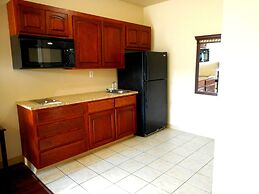 Crossroads Inn & Suites