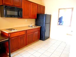 Crossroads Inn & Suites
