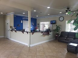 Crossroads Inn & Suites