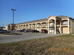 Crossroads Inn & Suites