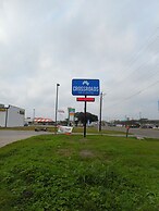 Crossroads Inn & Suites