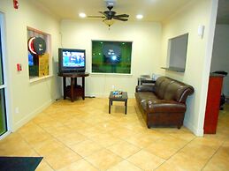 Crossroads Inn & Suites