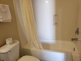 Crossroads Inn & Suites