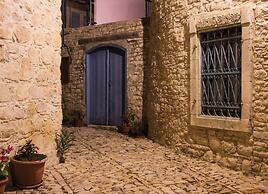 Lania Royal Oak Villa