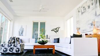 Villa Six Karang Kembar