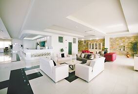 Grand Blue Beach Hotel