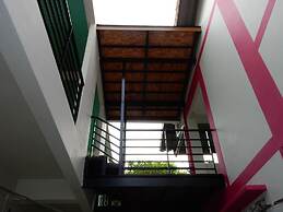 Wandee Bed and Breakfast - Hostel