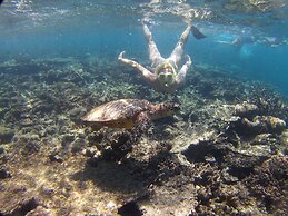 Dhiffushi White Sand Beach Hotel