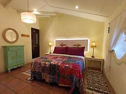 Yellow House - Hostel