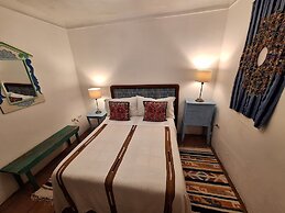 Yellow House - Hostel