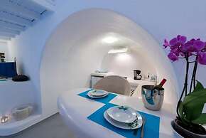 Fira white residence