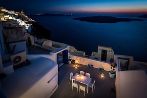 Fira white residence