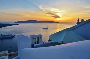 Fira white residence