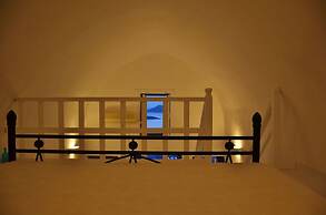 Fira white residence