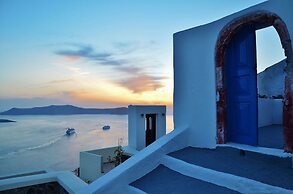 Fira white residence