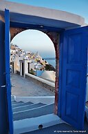 Fira white residence