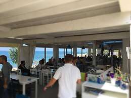 Periyiali Apartments