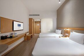 Holiday Inn Express Chengdu Huanhuaxi by IHG