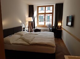 East-West Riverside Hotel