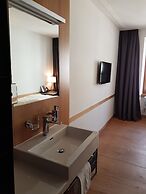 East-West Riverside Hotel