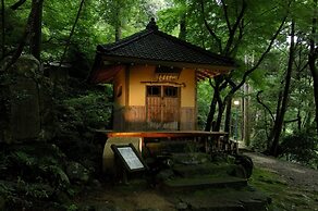 Yamanaka Onsen Shirasagiyu Tawaraya