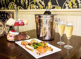 The Lounge Hotel and Bar