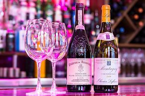 The Lounge Hotel and Bar