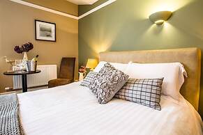 The Lounge Hotel and Bar