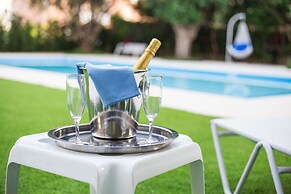Corina Suites and Apartments