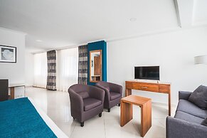 Majestic City Suites & Beach Hotel