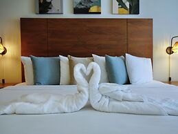 Majestic City Suites & Beach Hotel